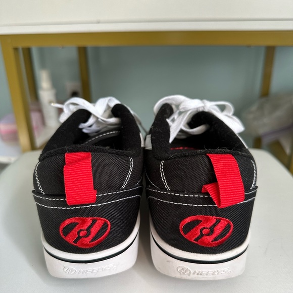 BLACK AND WHITE HEELYS!!♥️ SIZE 7 - Picture 3 of 5